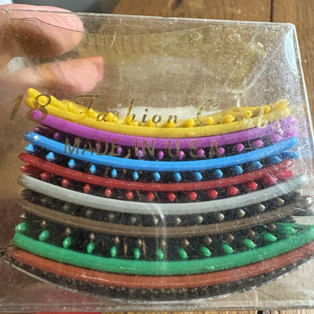 Lot‎ of 17 Vintage Plastic & Metal Hair Combs Retro Unbranded USA